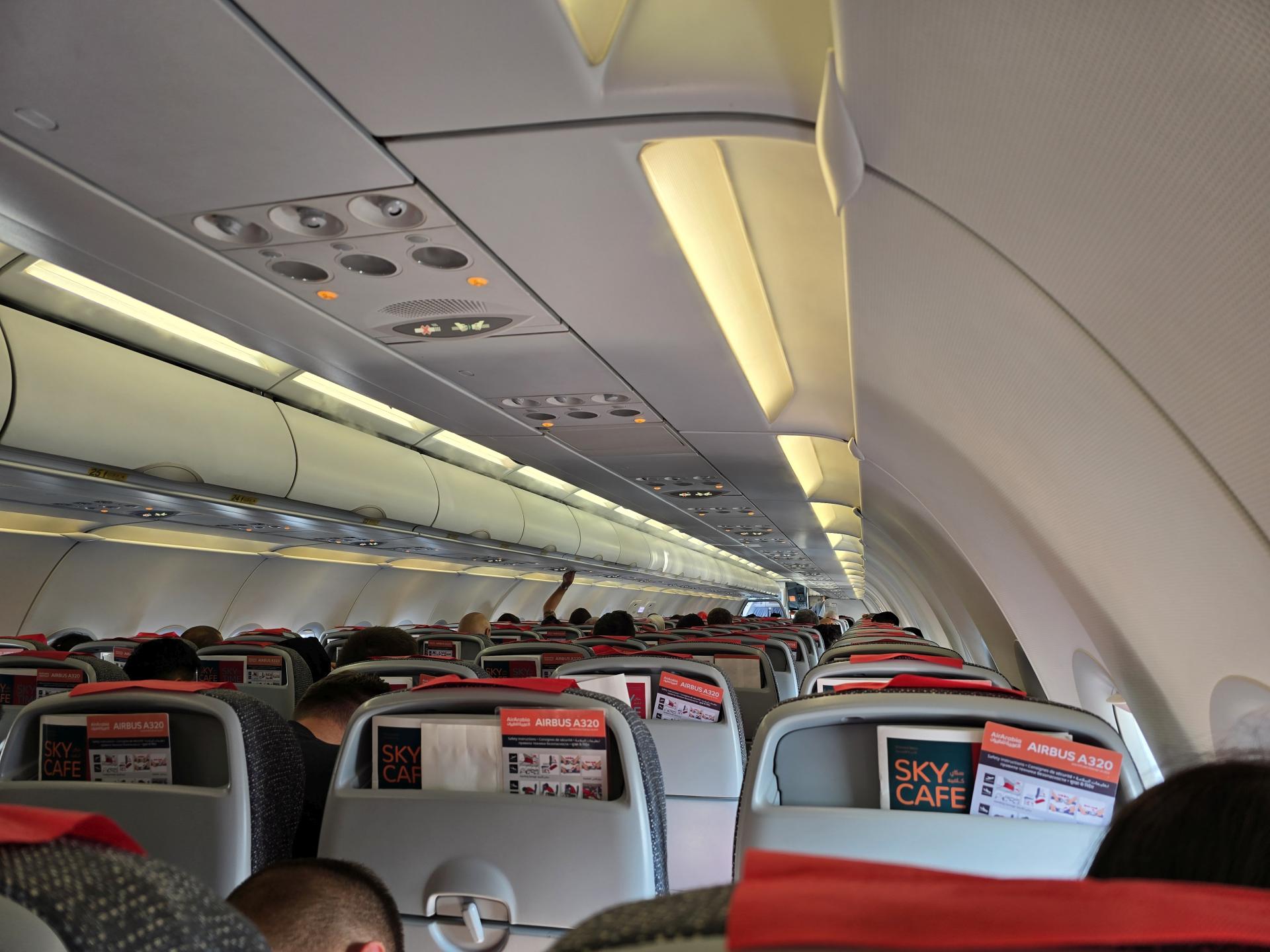 в салоне Airbus A320 авиакомпании Air Arabia
