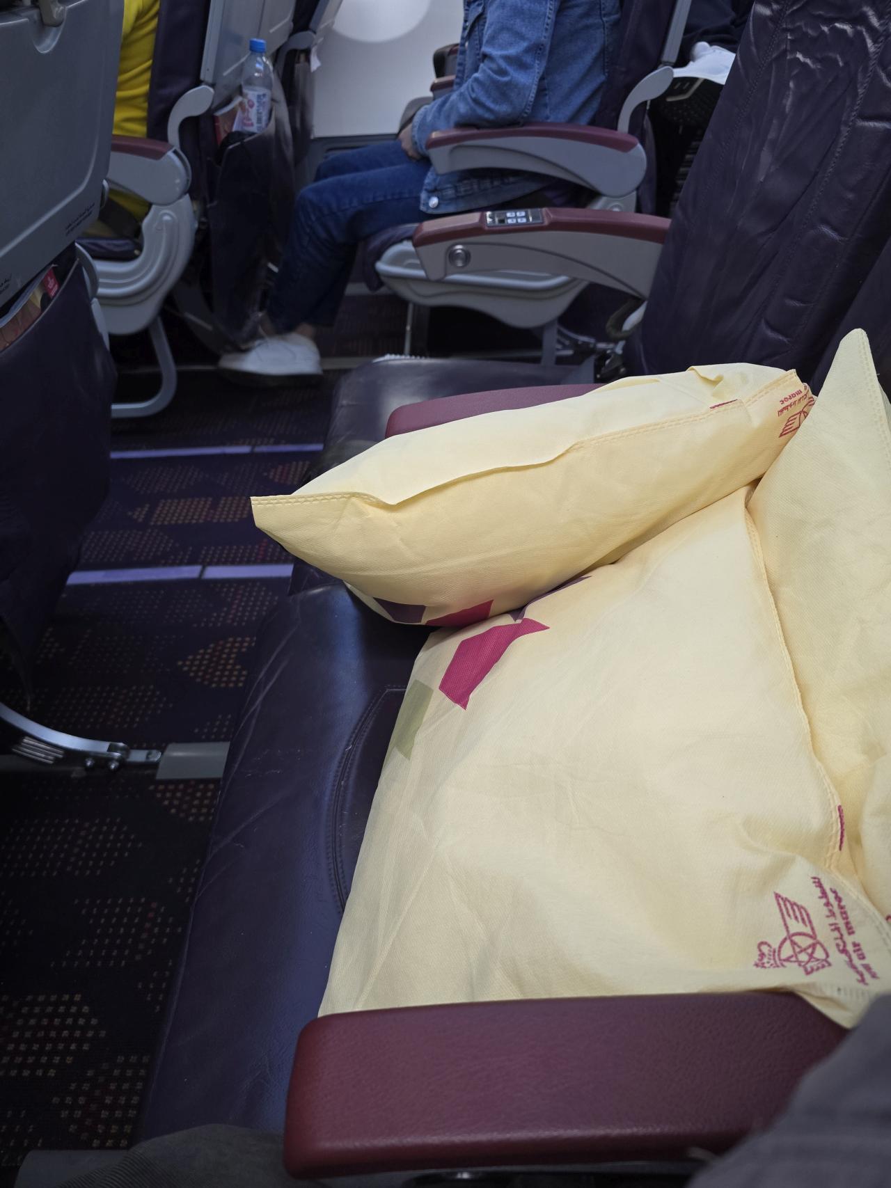 свободный ряд сидений в Boeing 737-800