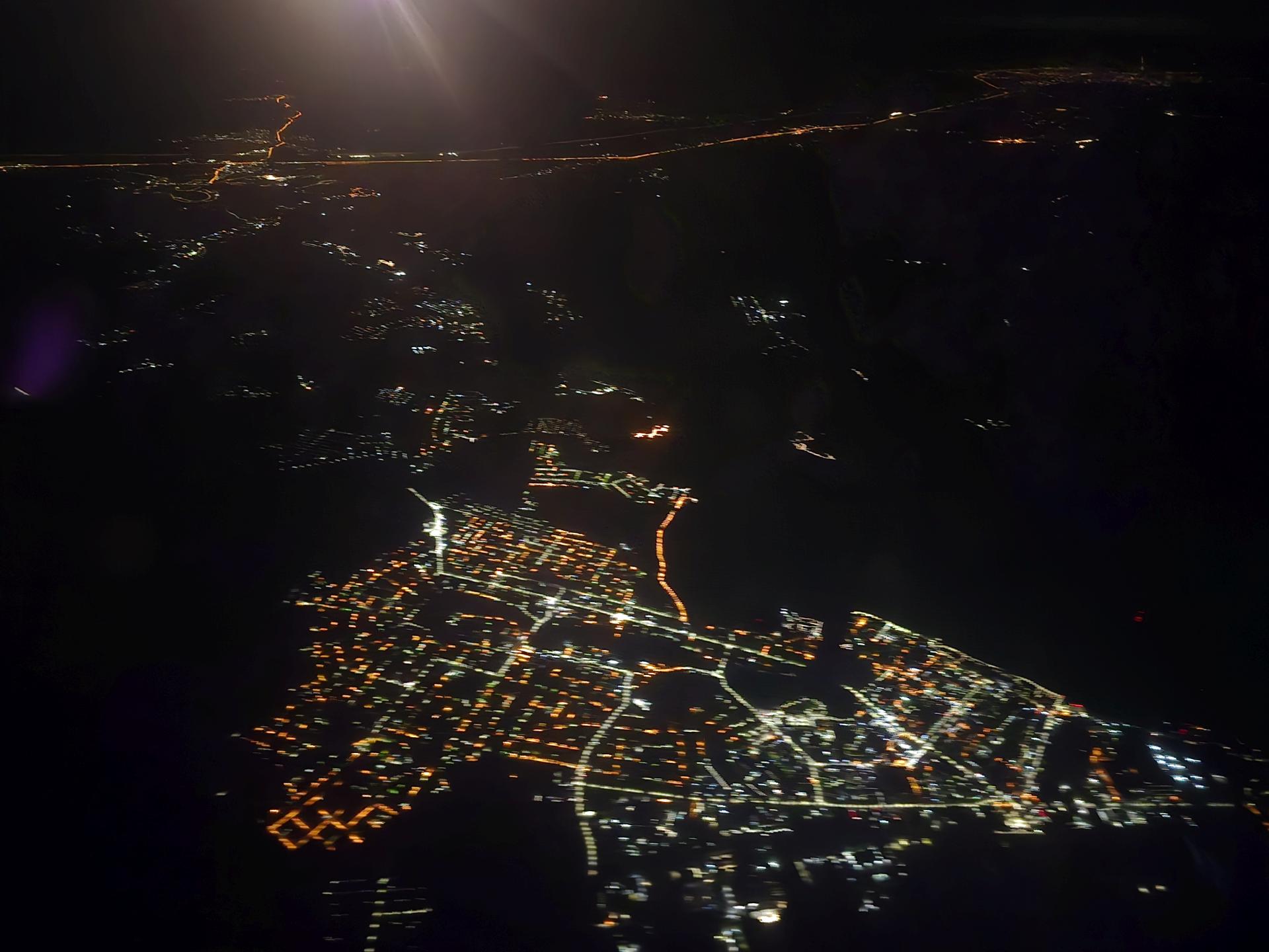 огни ночной Москвы с самолета